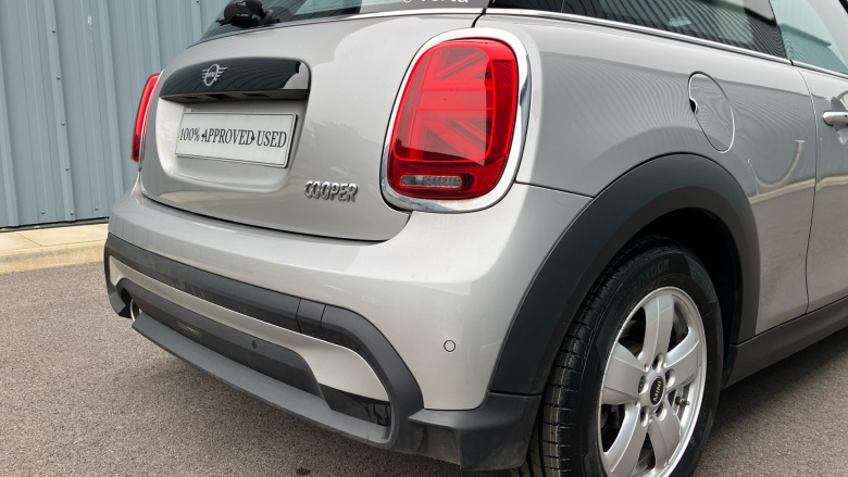 MINI Hatchback 1.5 Cooper Classic Premium 3dr Auto Petrol Hatchback